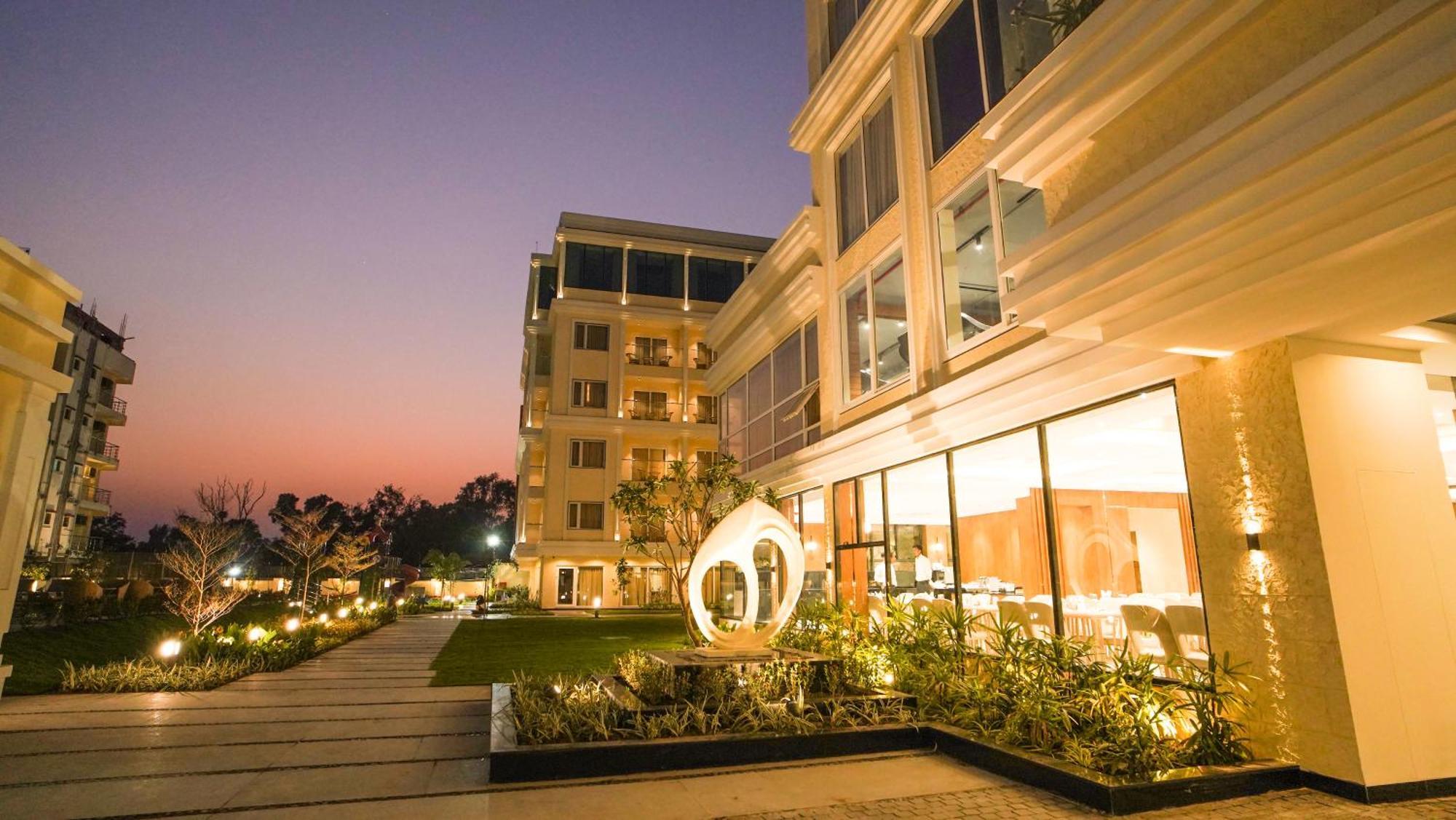 Antique Regency !! Luxurious Hotel In Digha !! מראה חיצוני תמונה